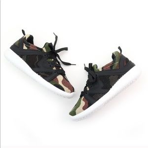 camo sneaker shoe